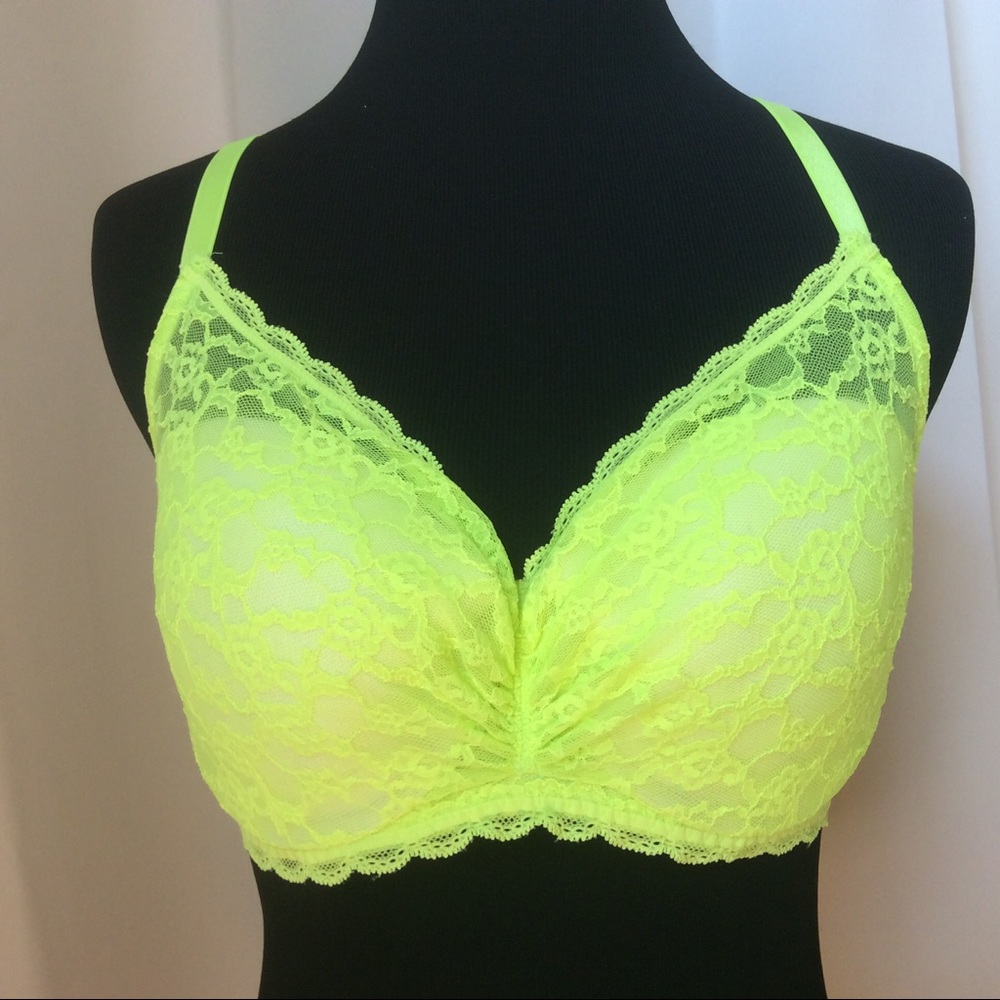 NWOT Victoria's Secret lined Lace Bra